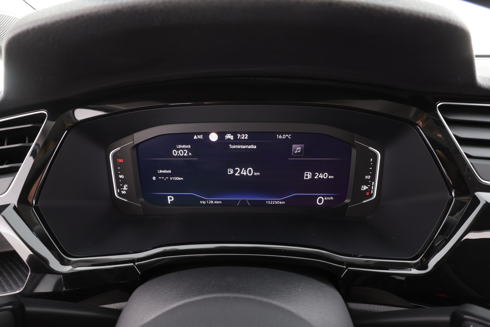 VOLKSWAGEN TOURAN 2023
