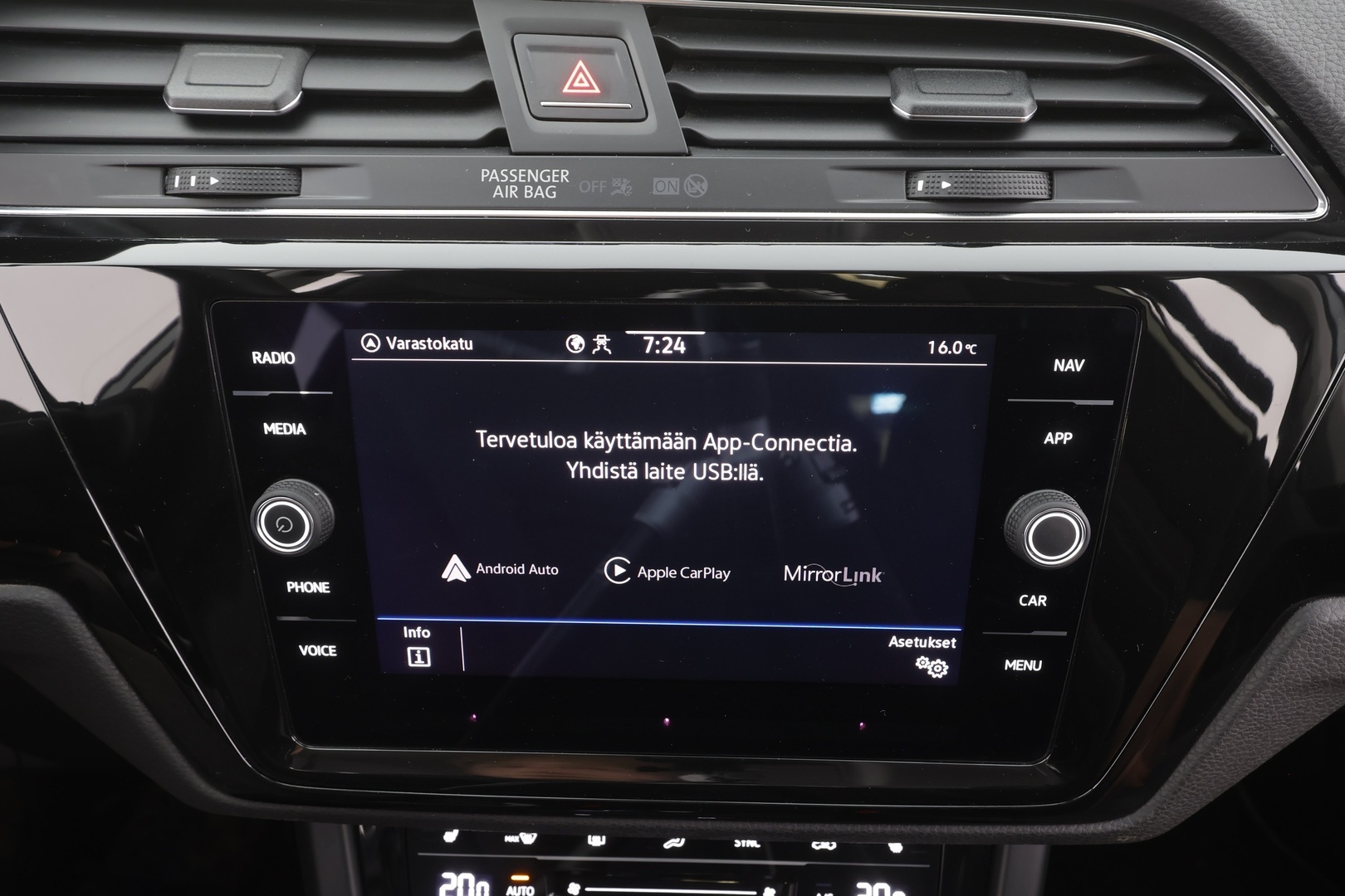 VOLKSWAGEN TOURAN 2023