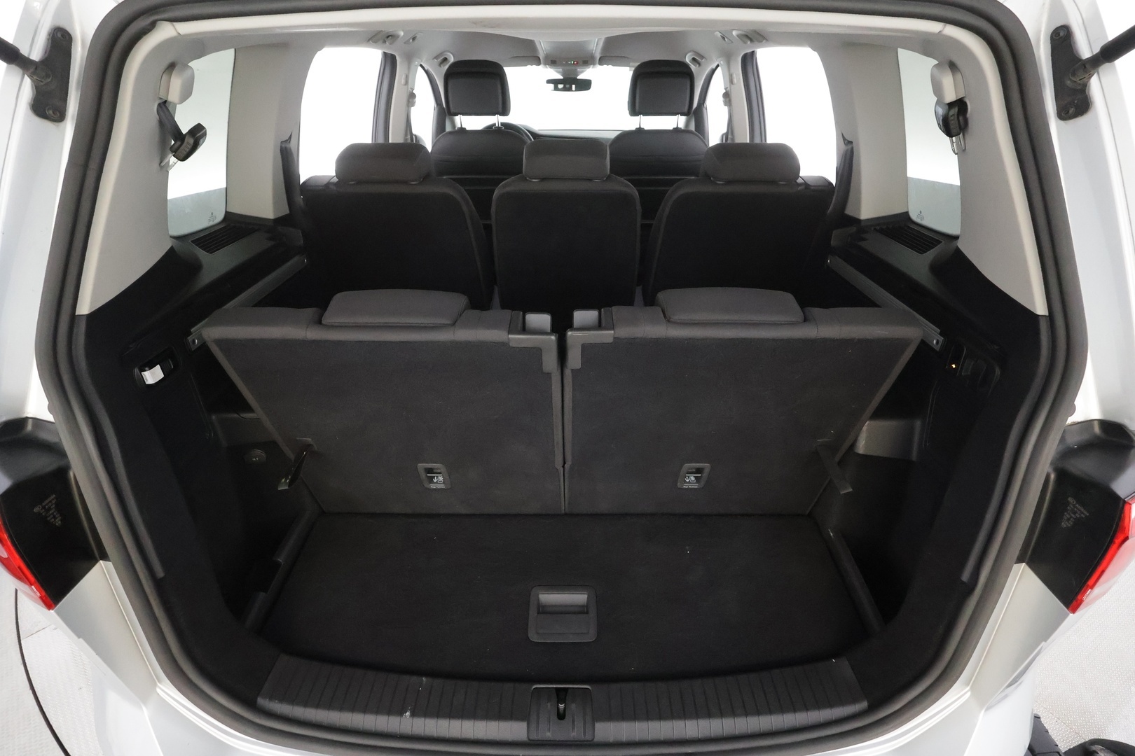 VOLKSWAGEN TOURAN 2023