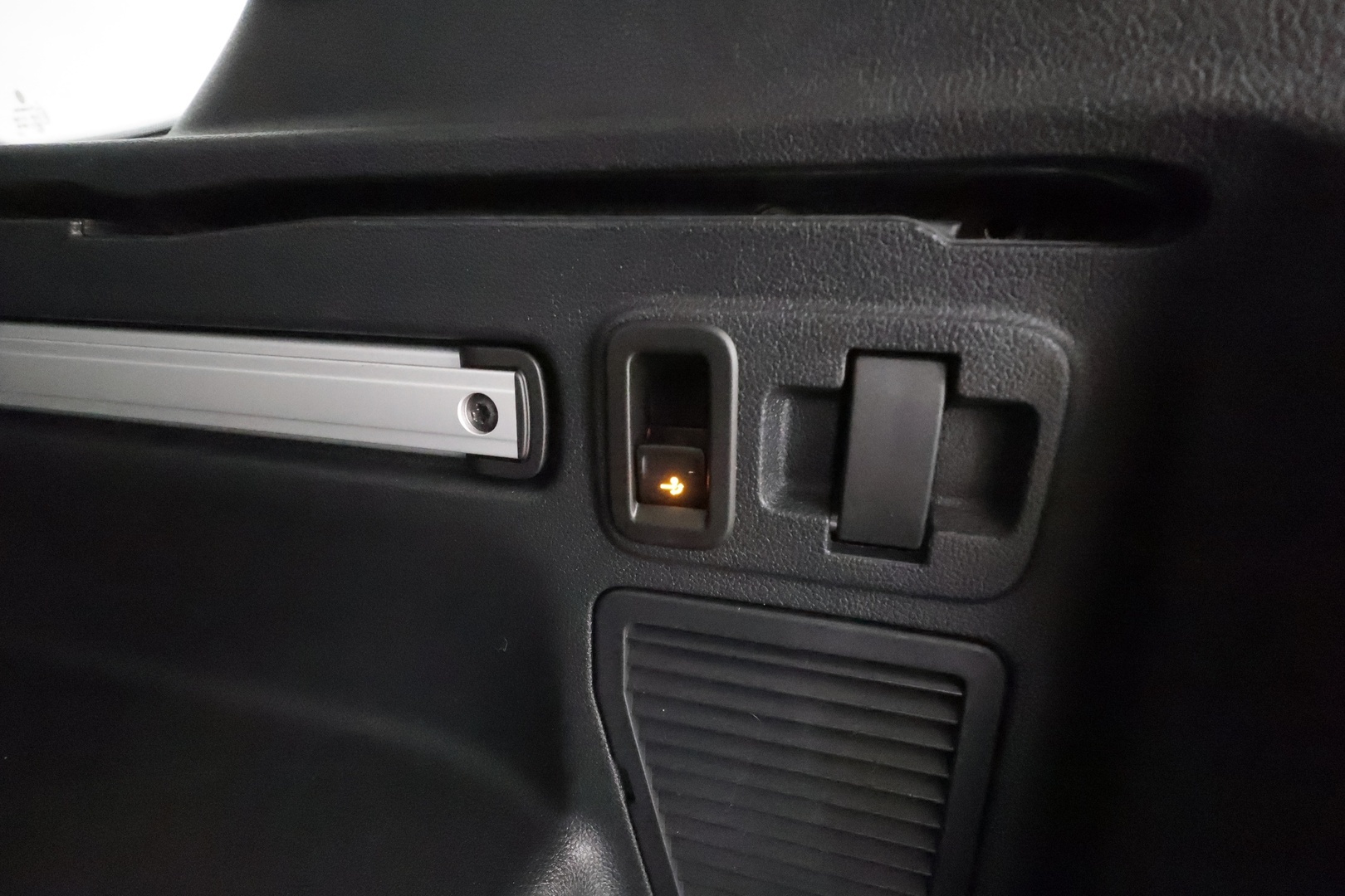 VOLKSWAGEN TOURAN 2023