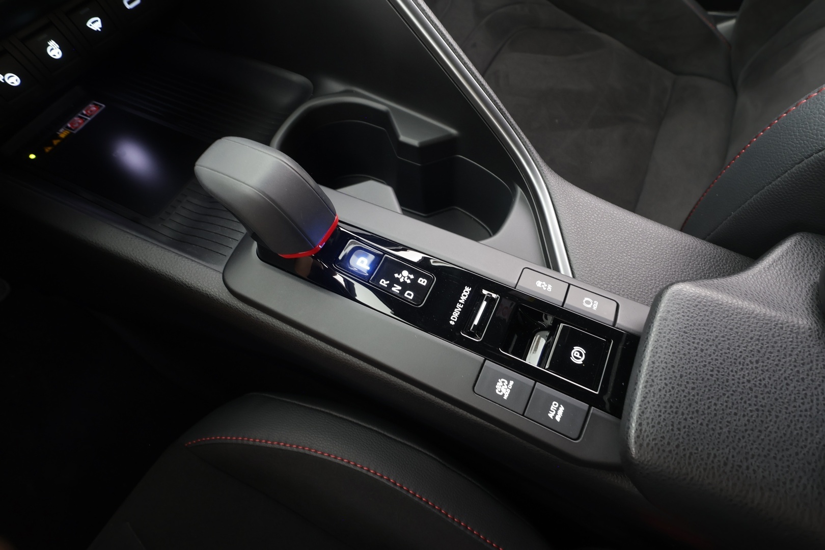 TOYOTA C-HR 2024