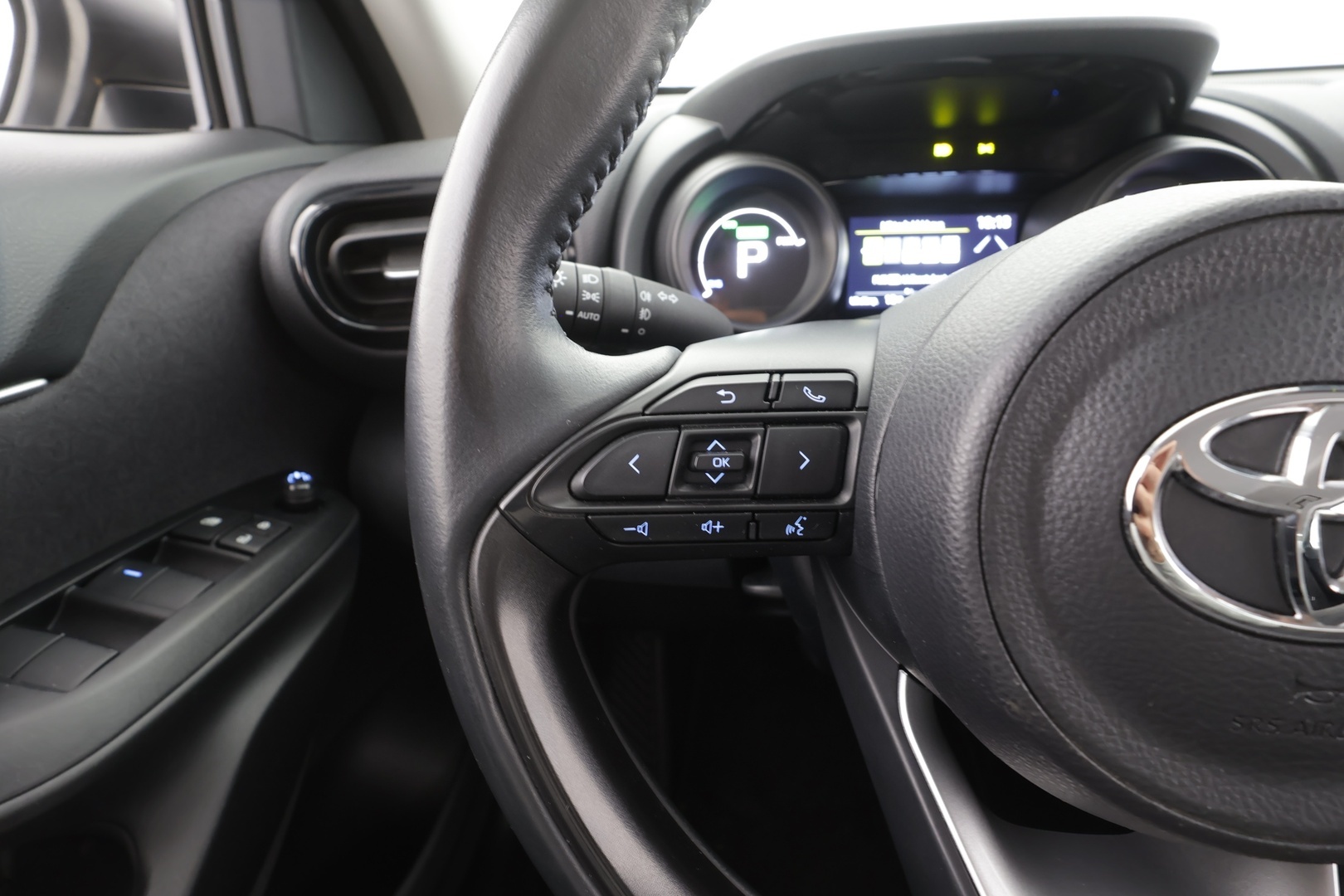 TOYOTA YARIS CROSS 2023