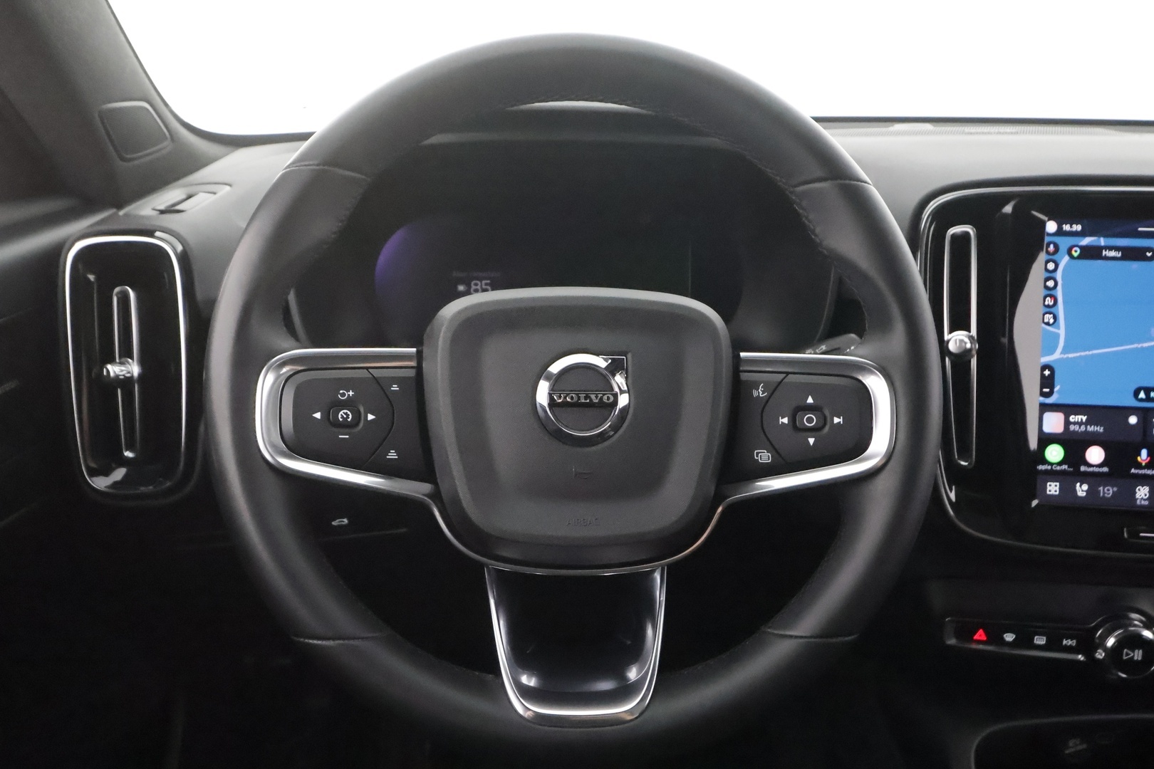 VOLVO C40 2023