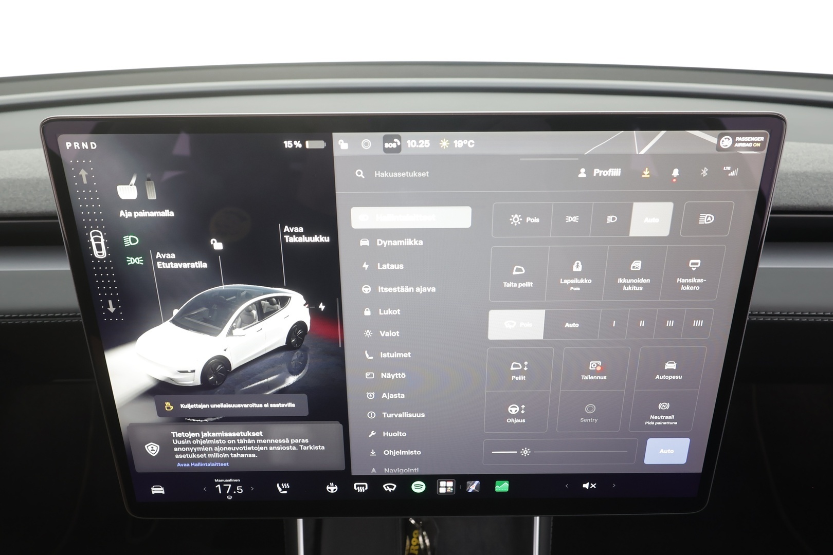 TESLA MODEL Y 2025