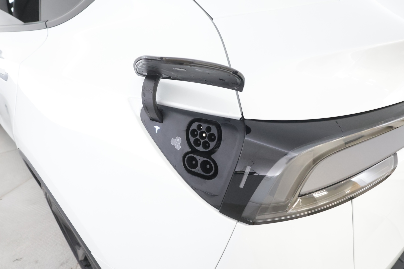 TESLA MODEL Y 2025
