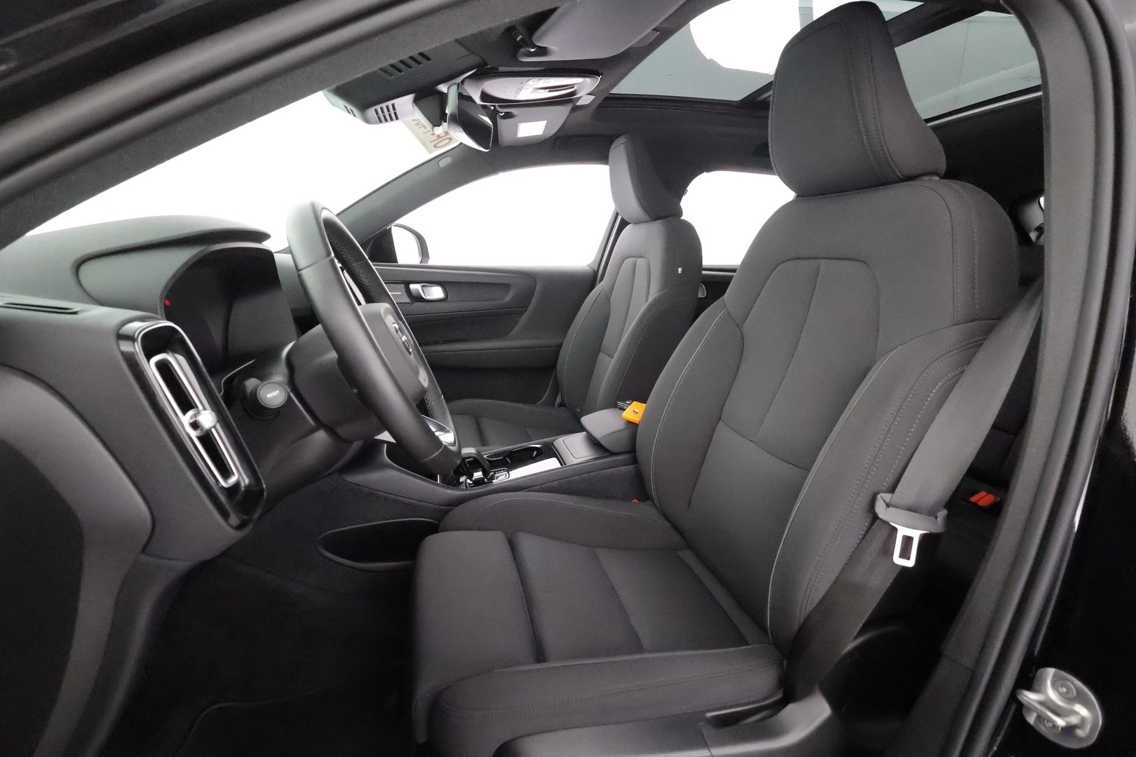 VOLVO XC40 2023
