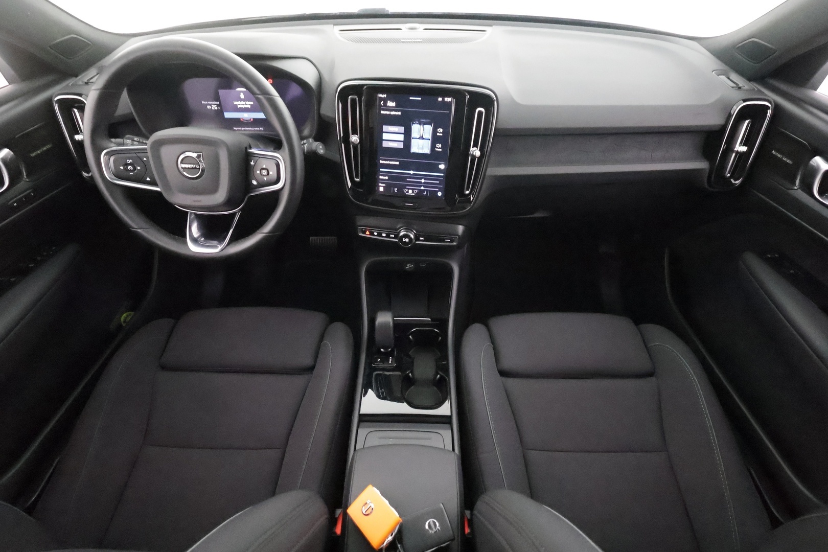 VOLVO XC40 2023