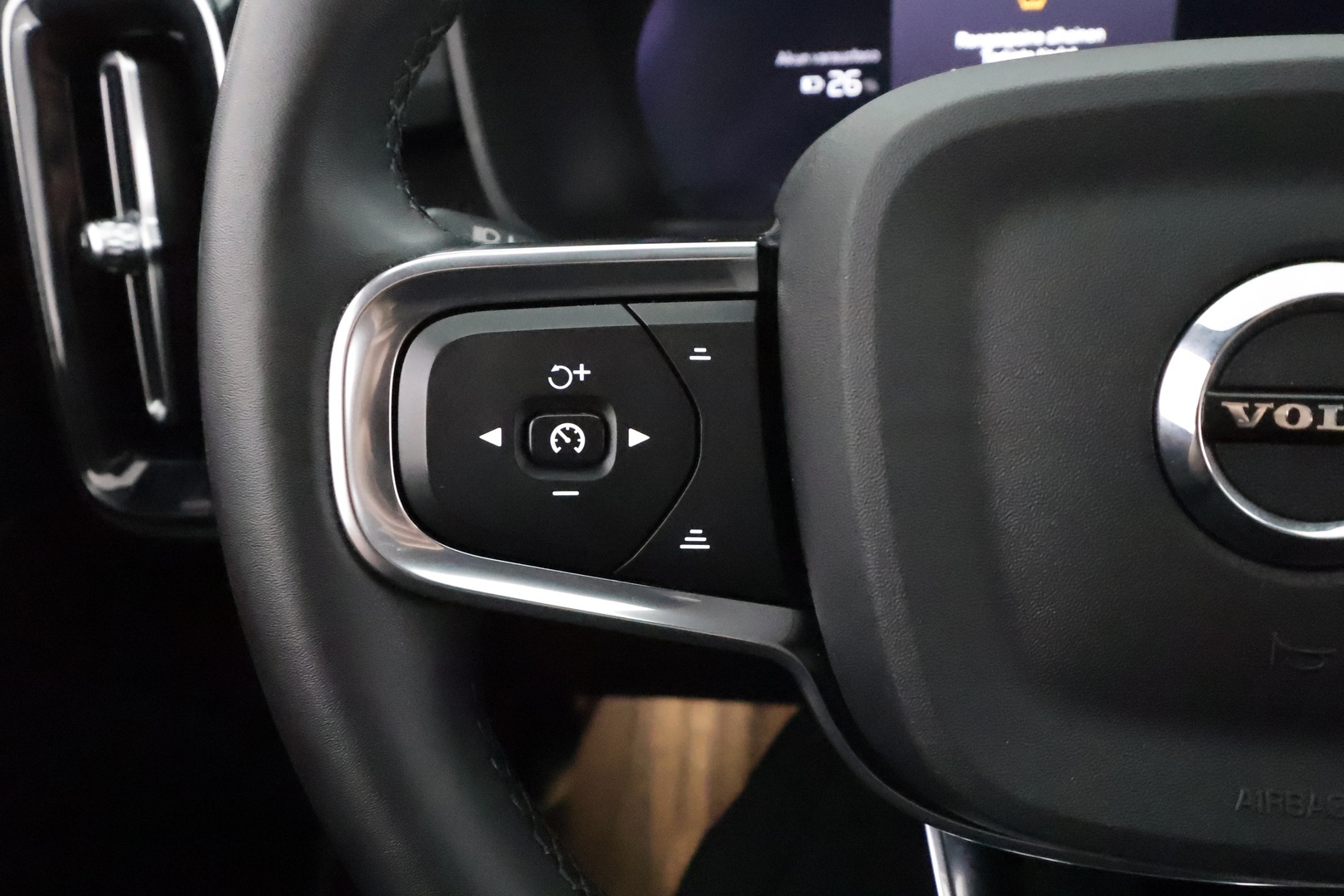 VOLVO XC40 2023