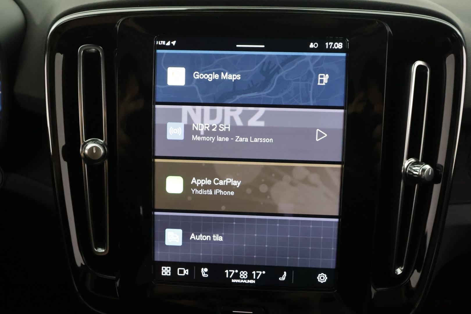 VOLVO XC40 2023