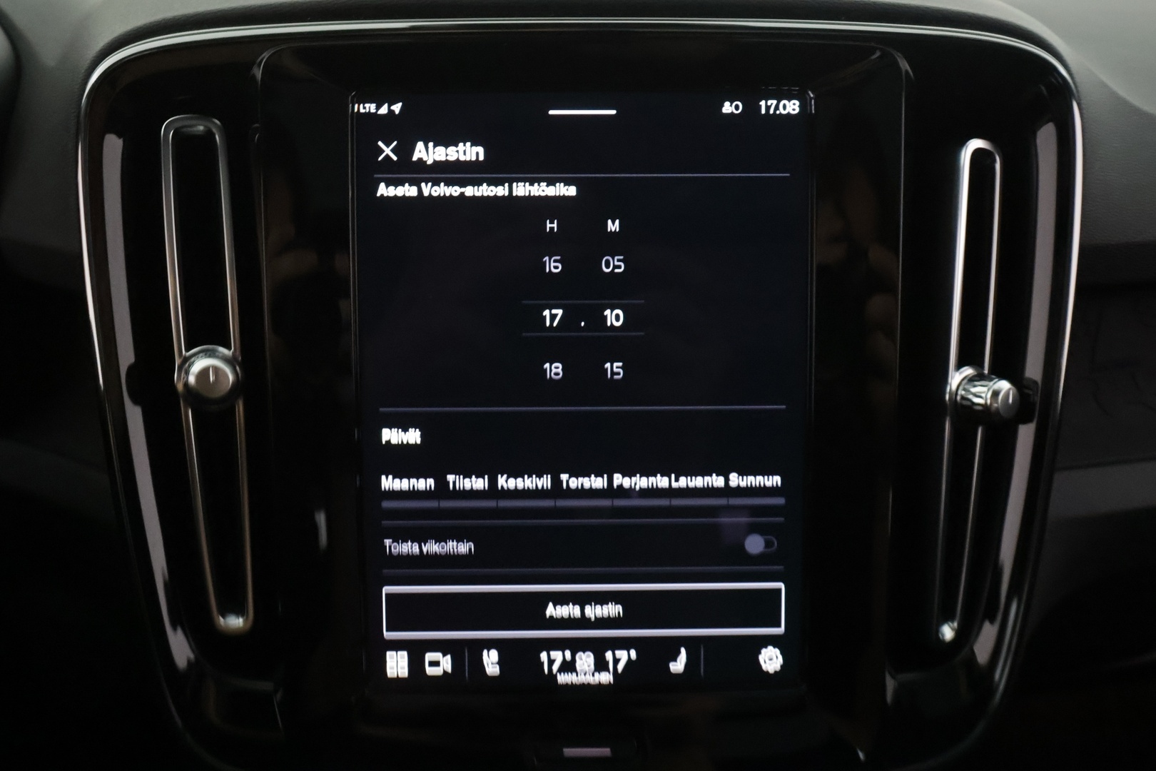 VOLVO XC40 2023