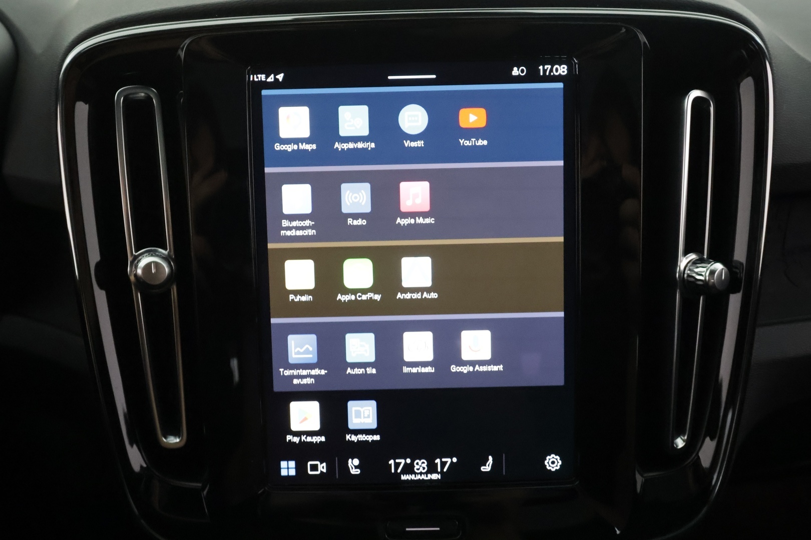 VOLVO XC40 2023