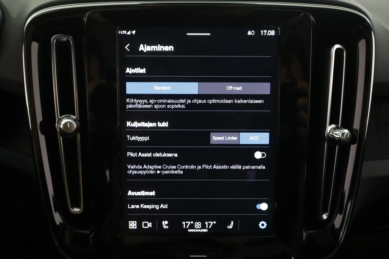 VOLVO XC40 2023