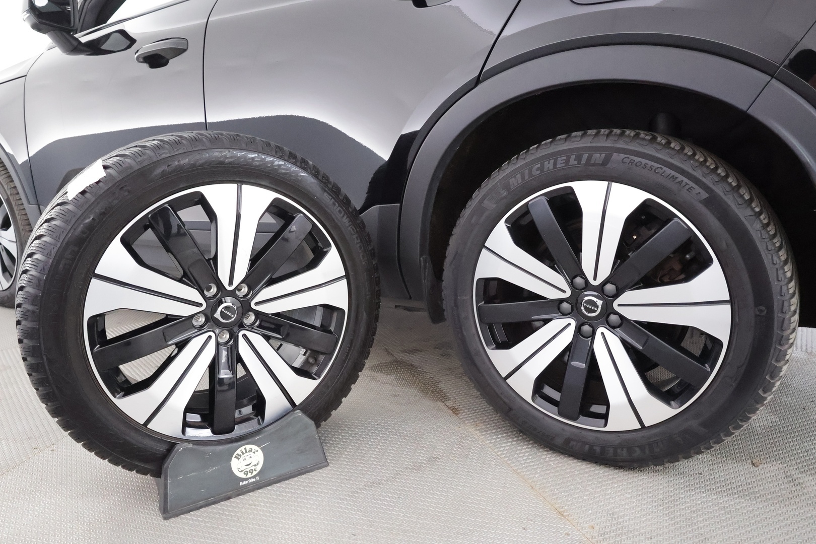 VOLVO XC40 2023