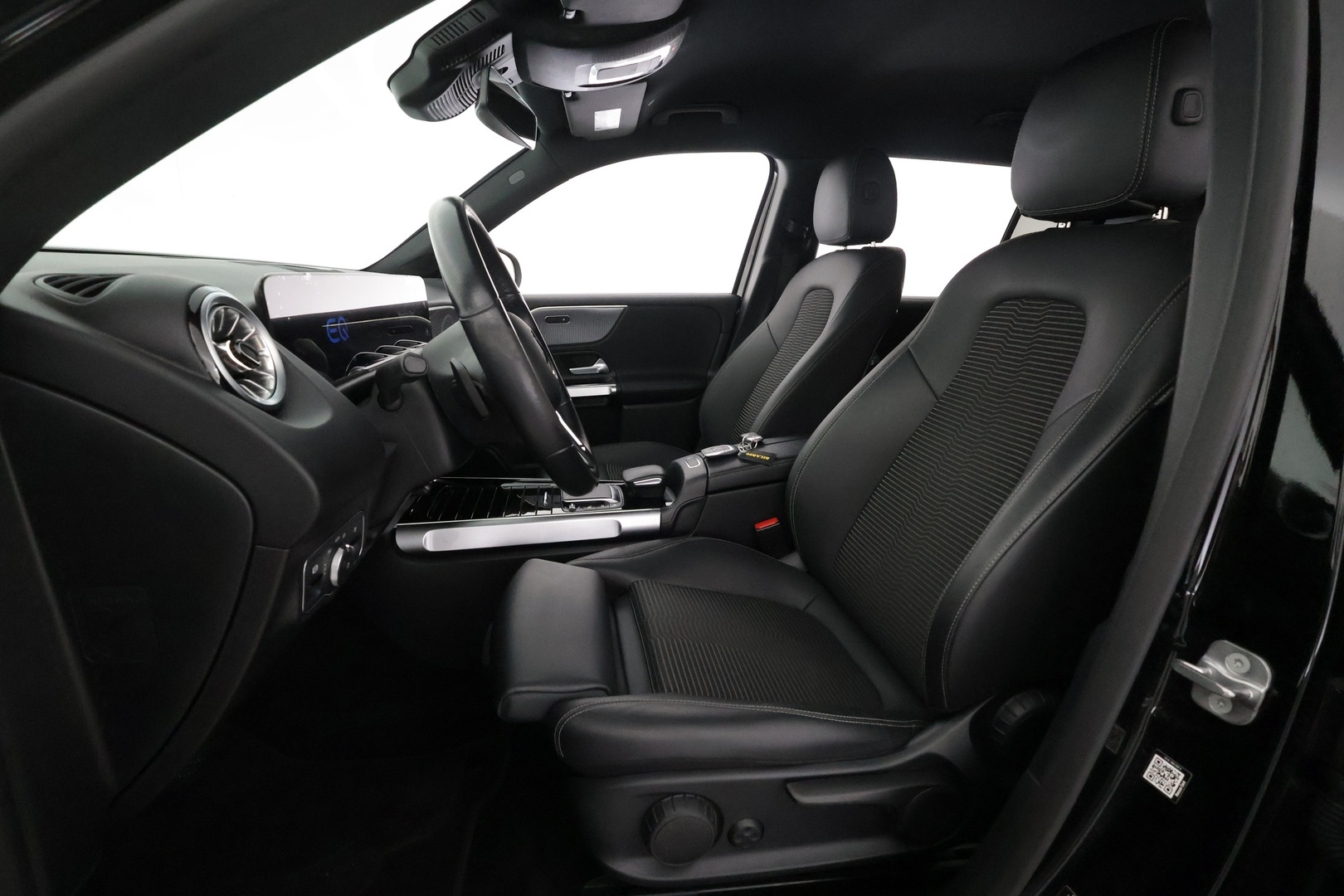MERCEDES-BENZ EQB 2023