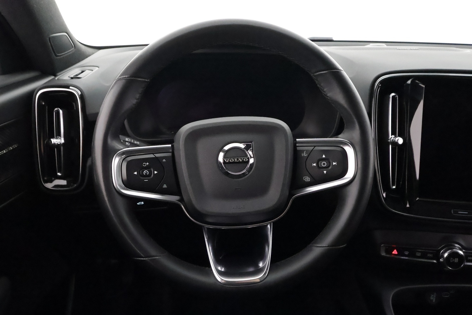 VOLVO C40 2024