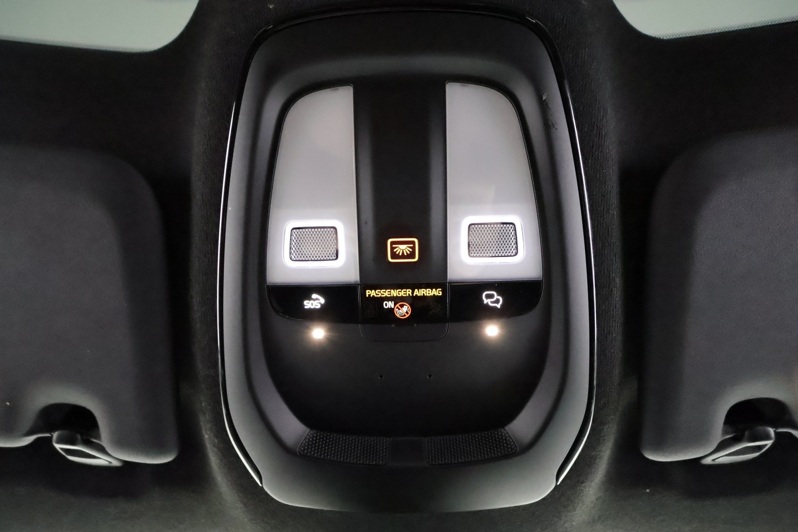 VOLVO C40 2024