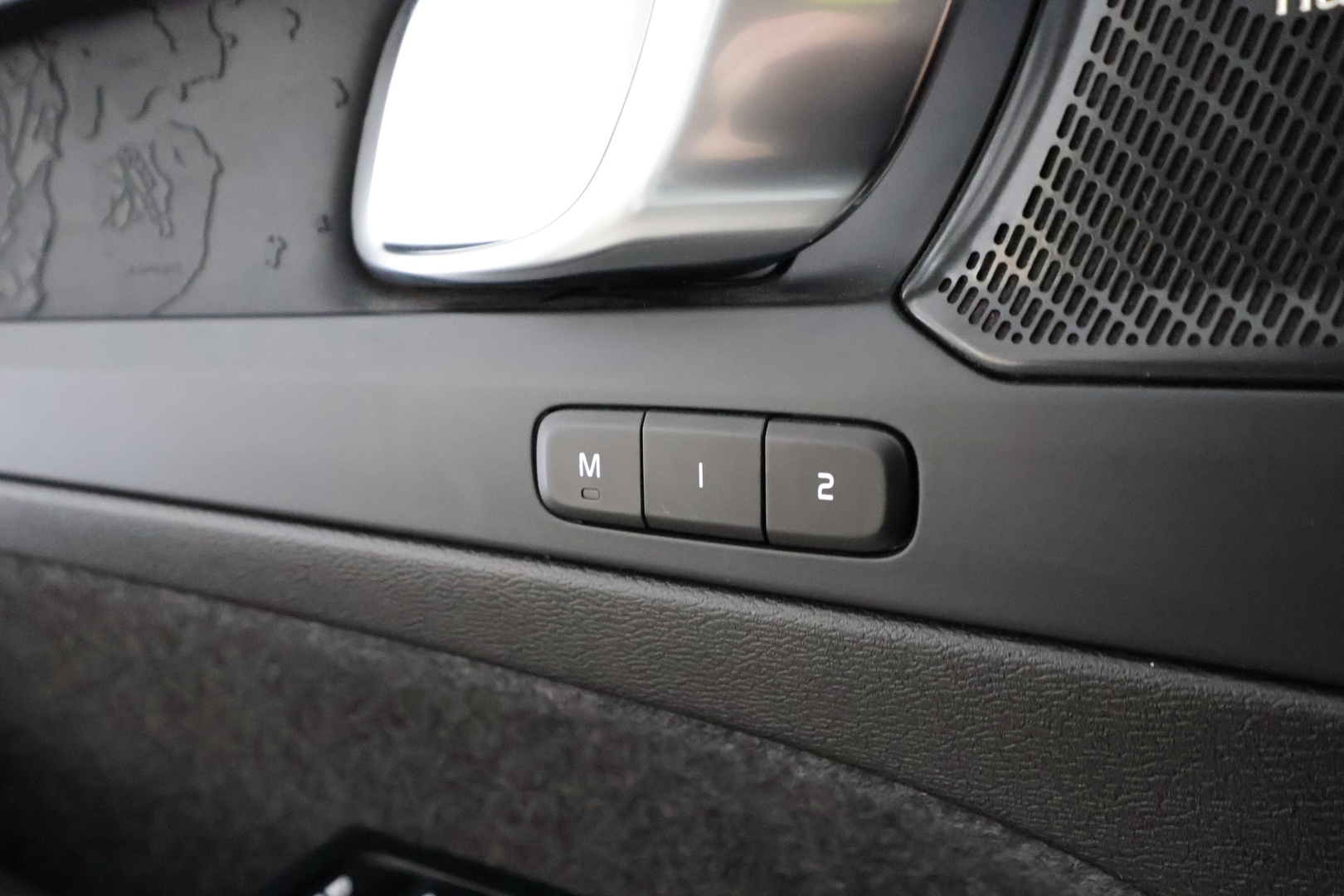 VOLVO C40 2024