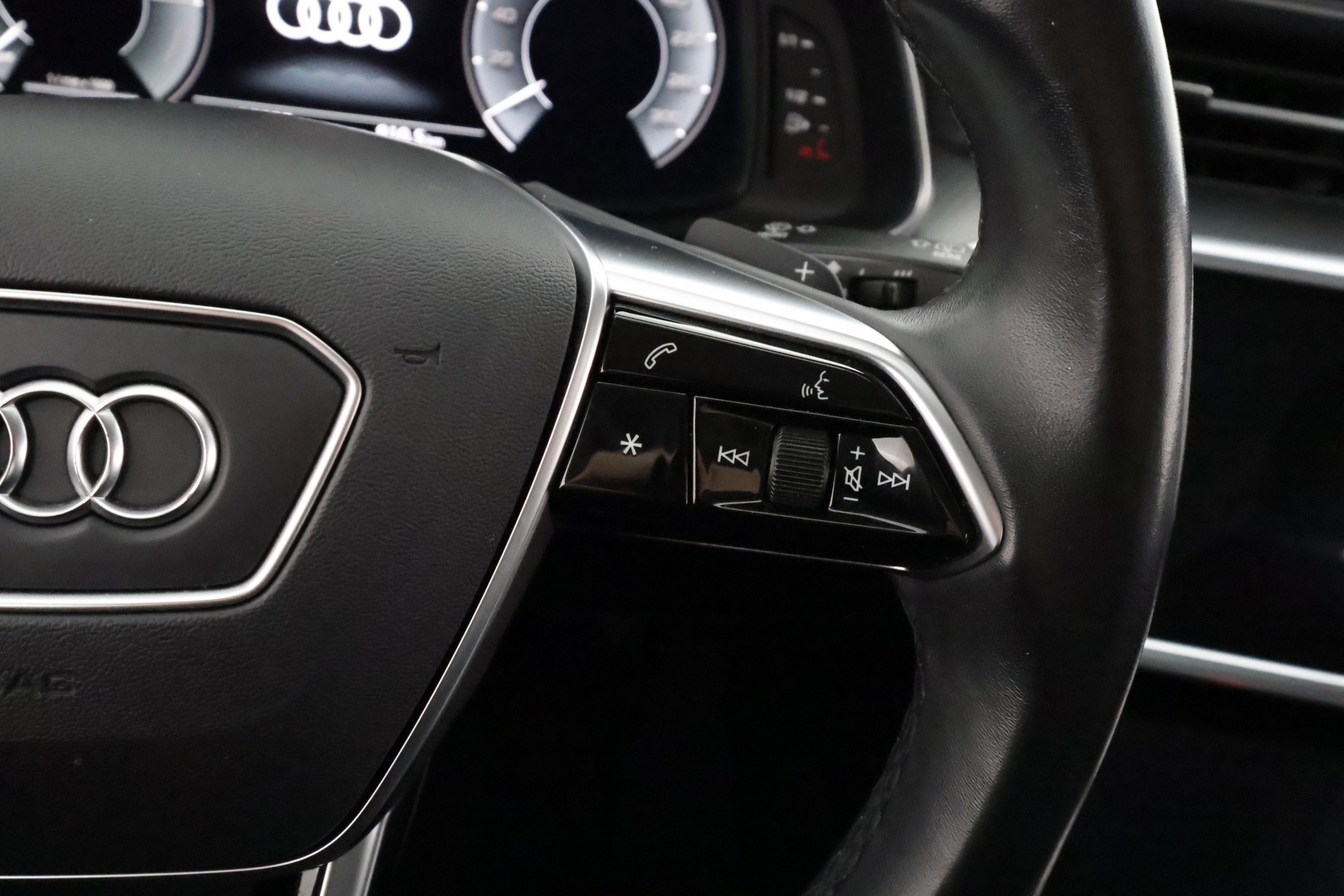 AUDI A6 2023