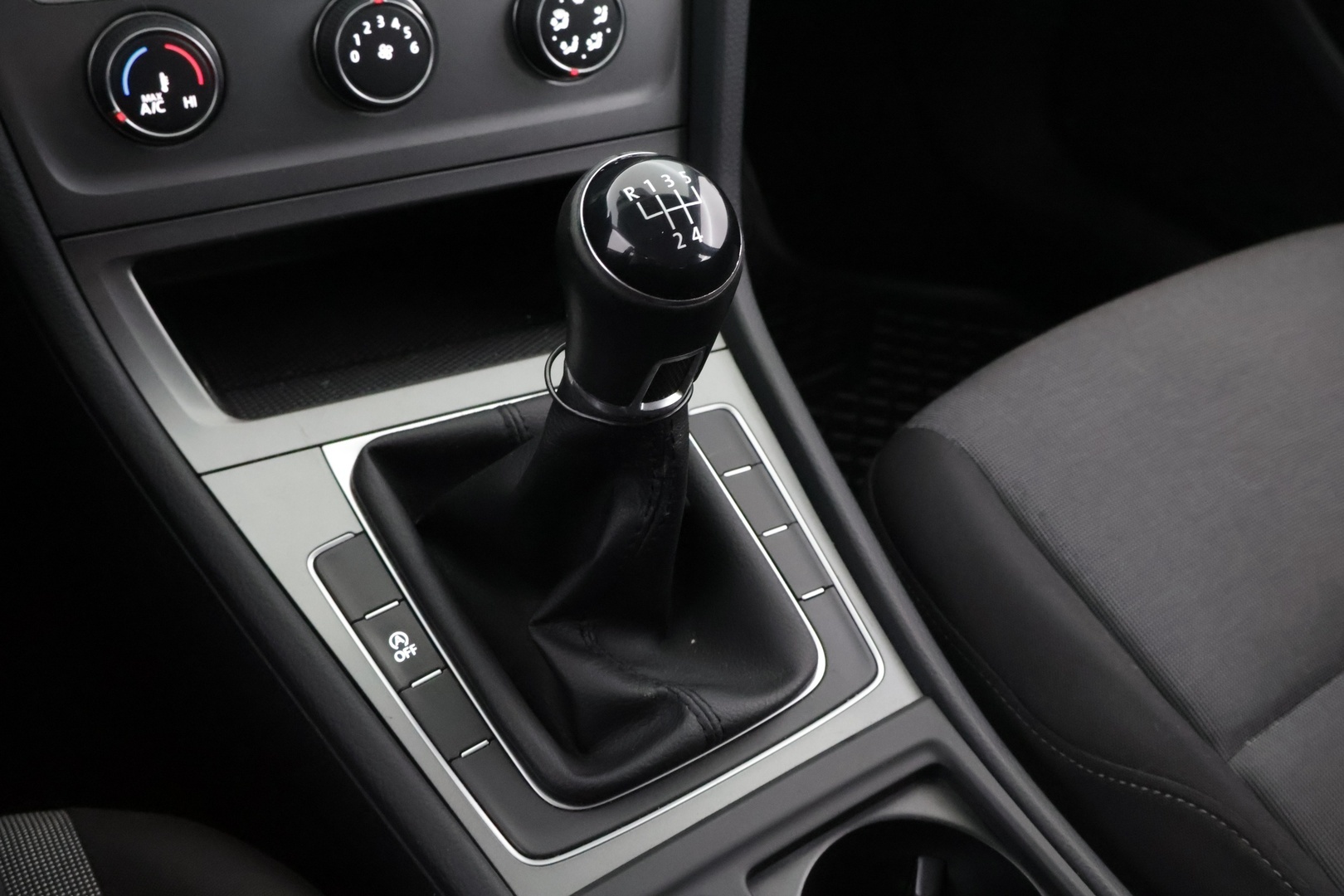 VOLKSWAGEN Golf 2014