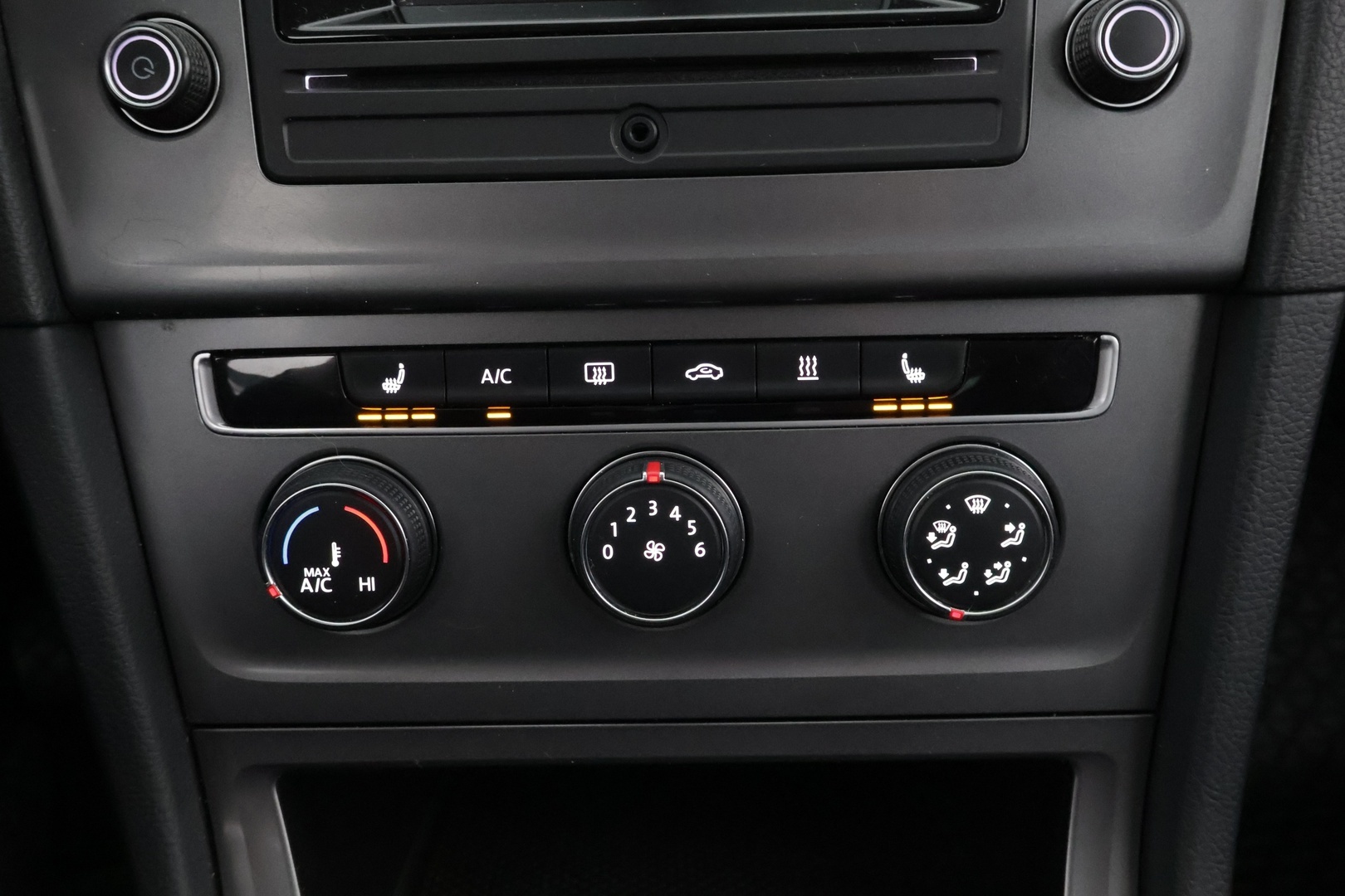 VOLKSWAGEN Golf 2014