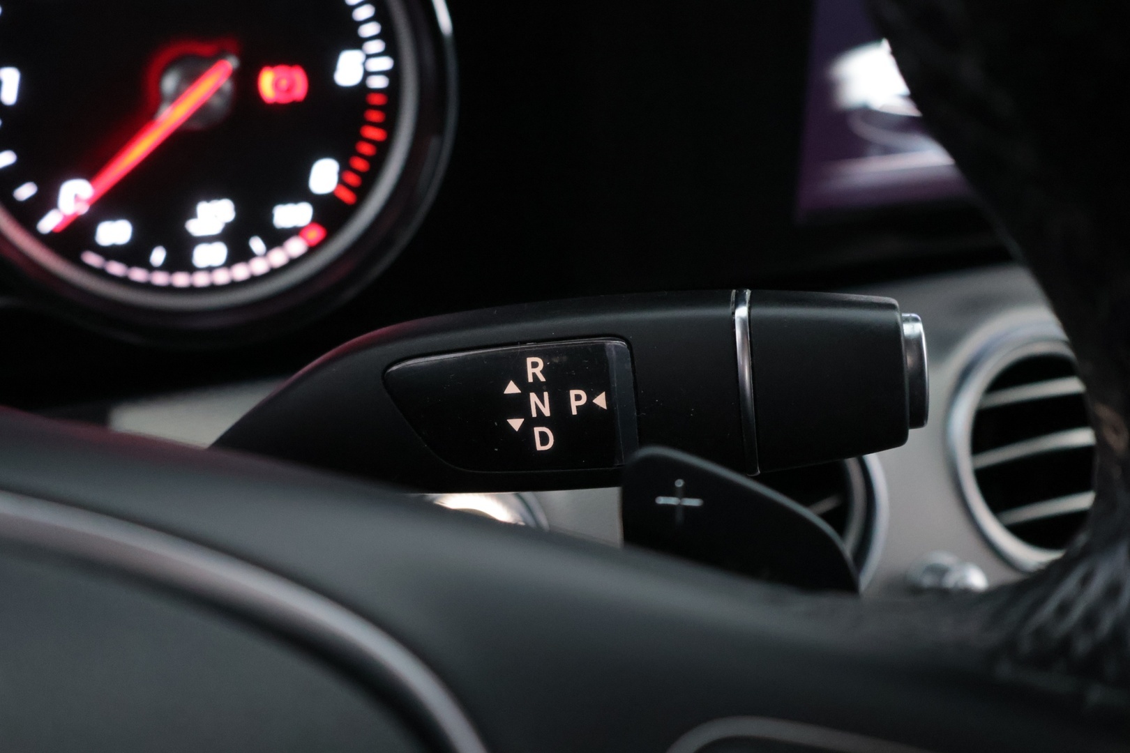 MERCEDES-BENZ E 2016