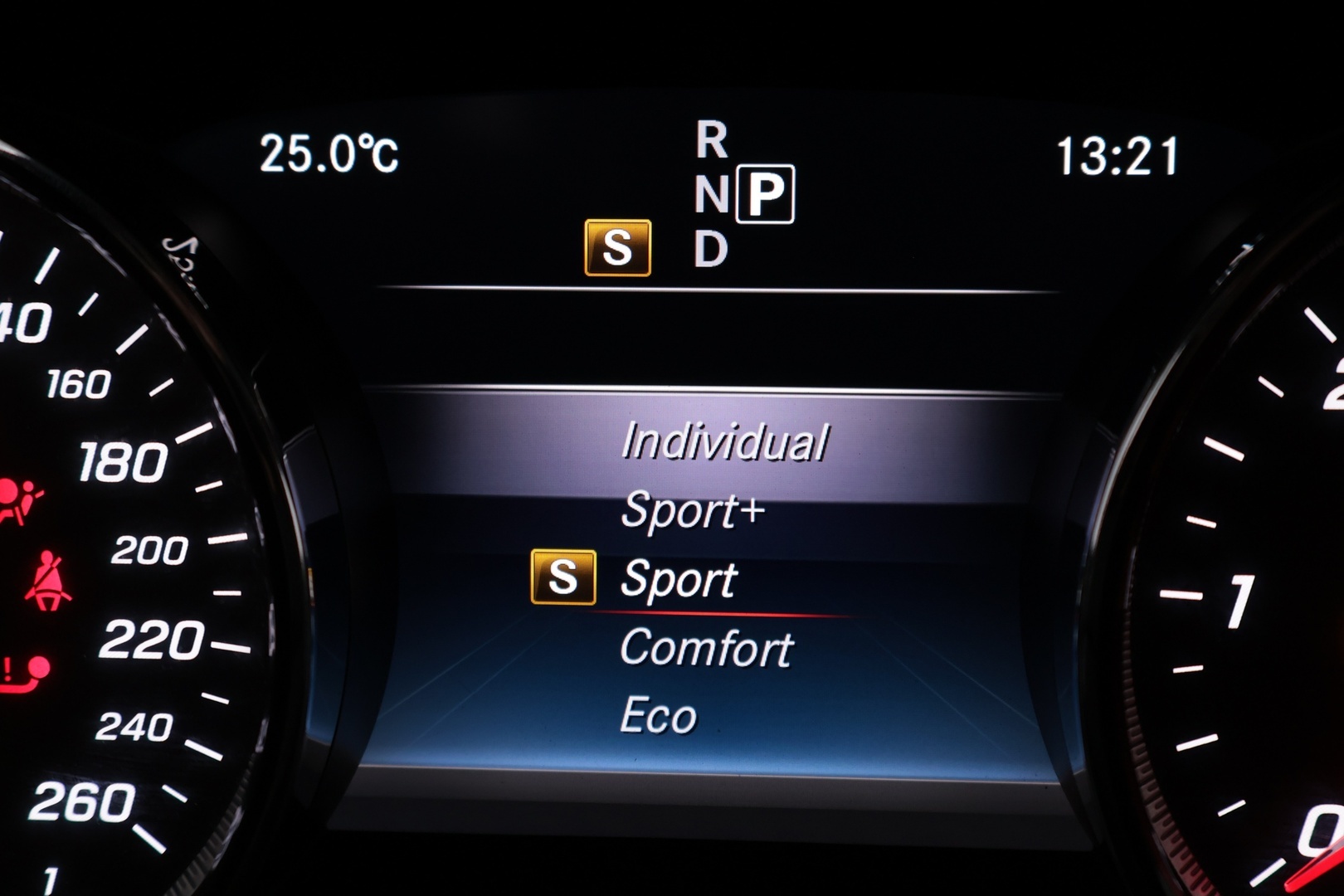 MERCEDES-BENZ E 2016