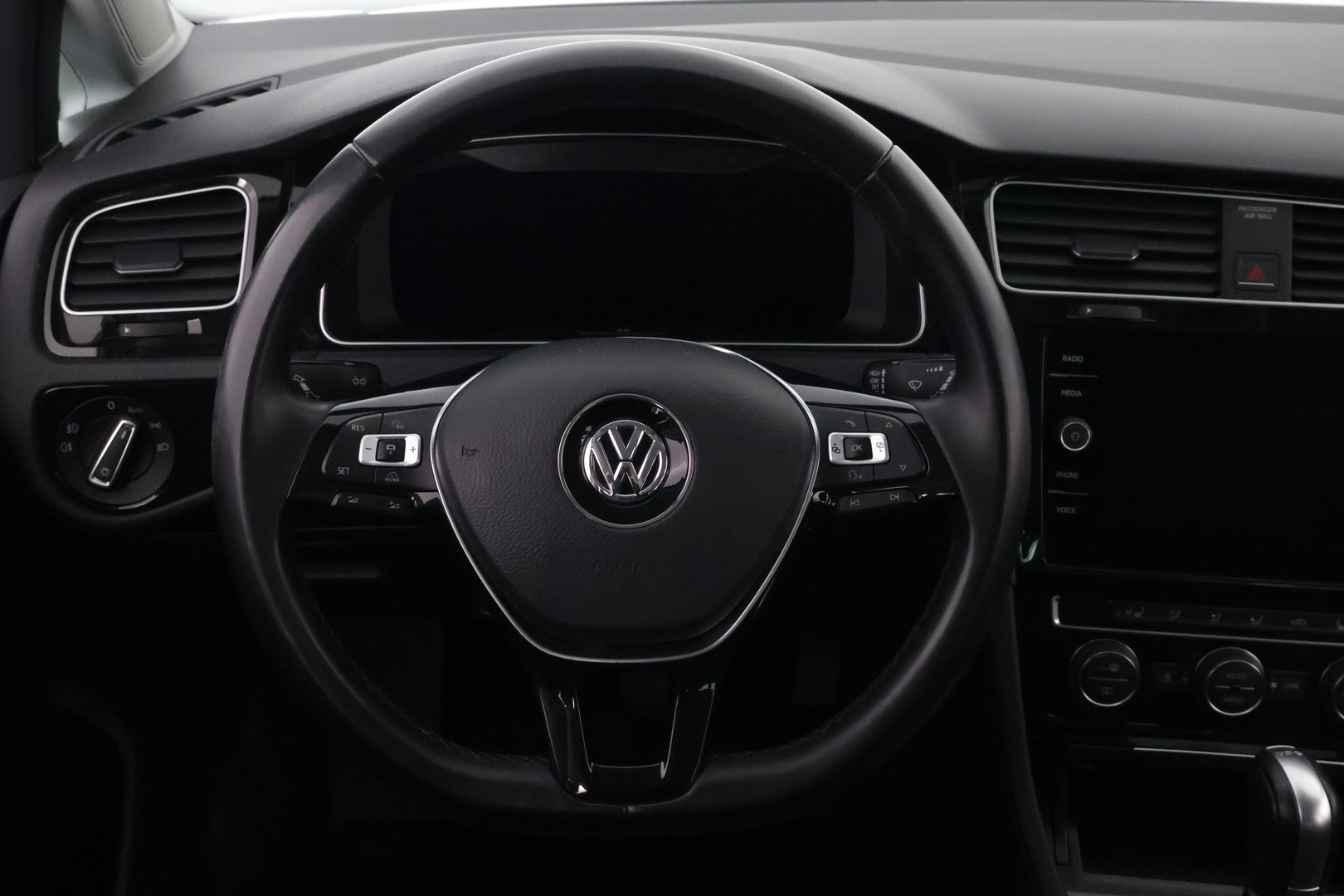 VOLKSWAGEN Golf 2018