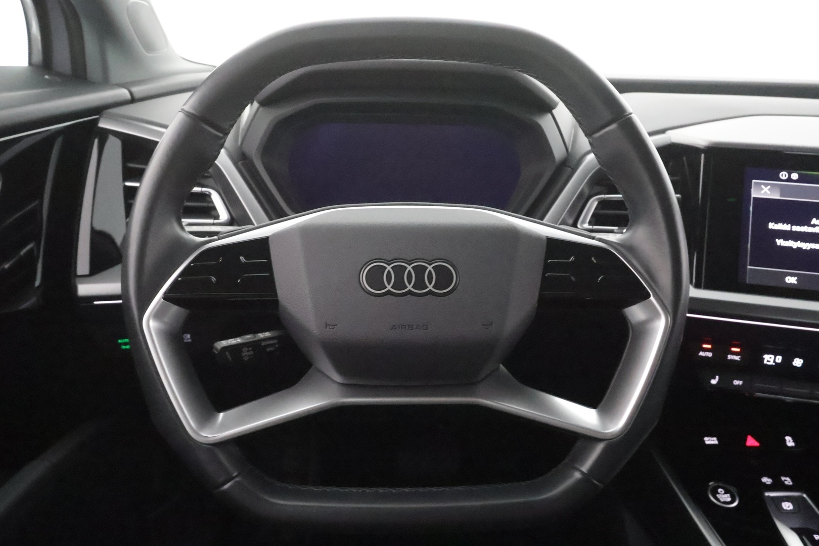 AUDI Q4 e-tron 2022