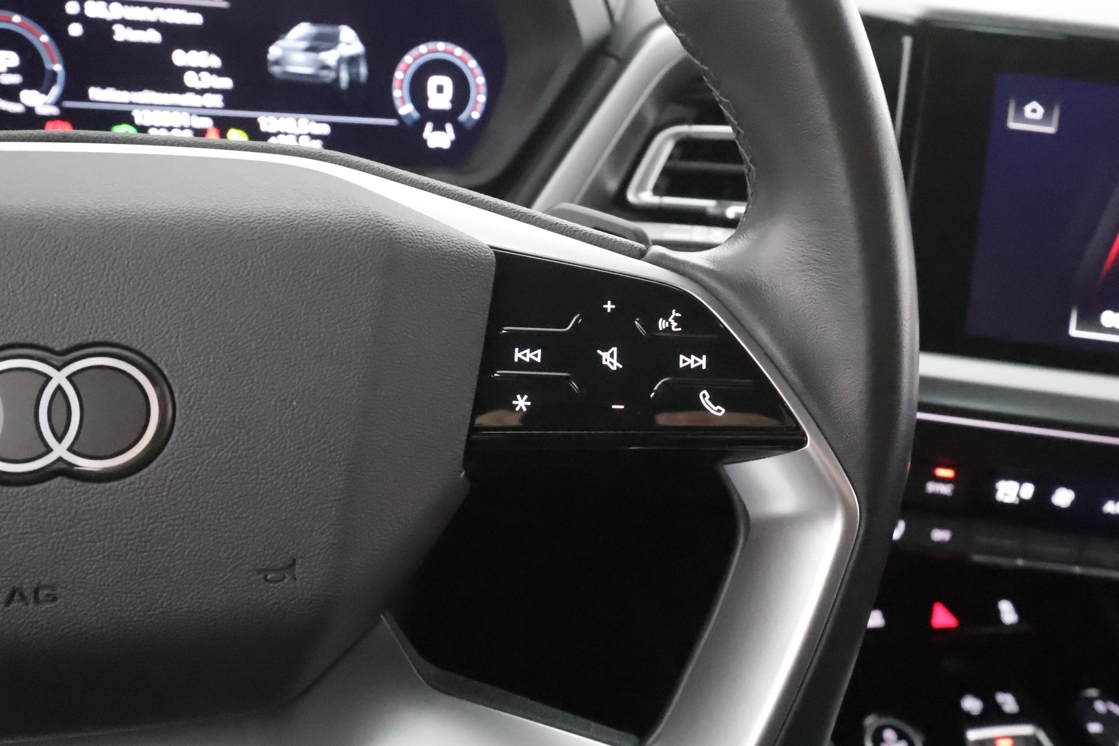 AUDI Q4 e-tron 2022