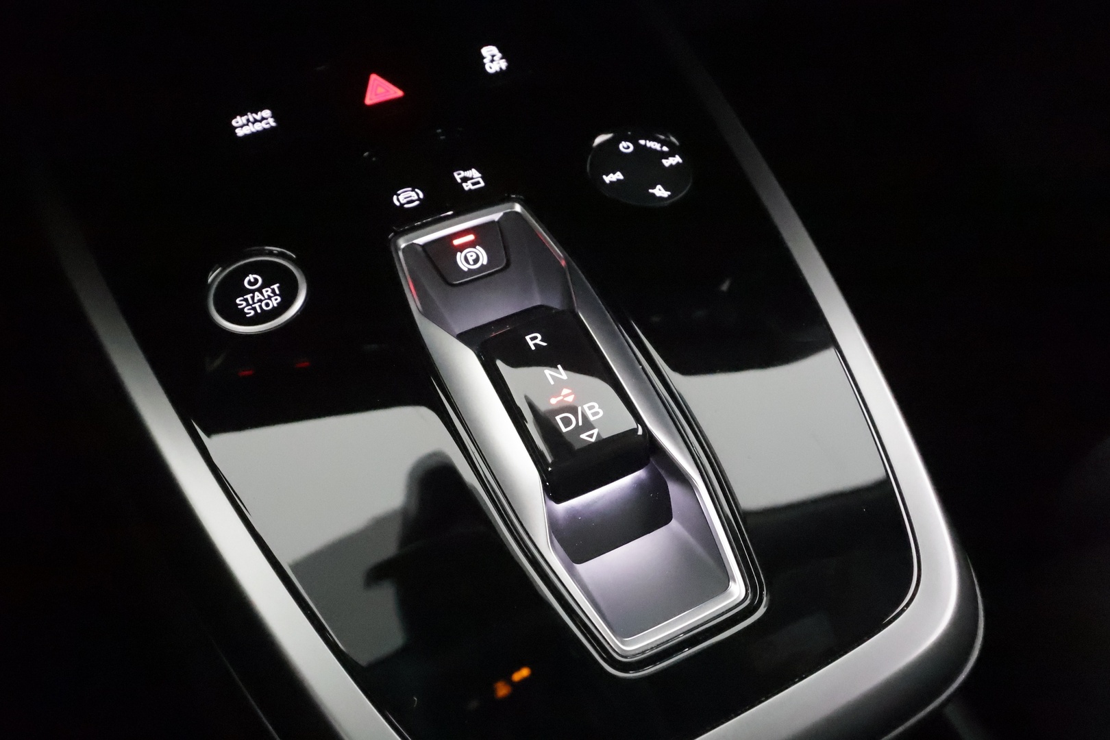 AUDI Q4 e-tron 2022