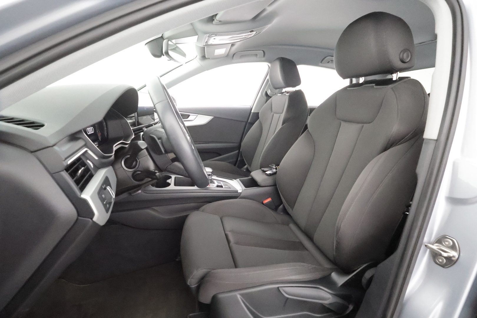 AUDI A4 2023