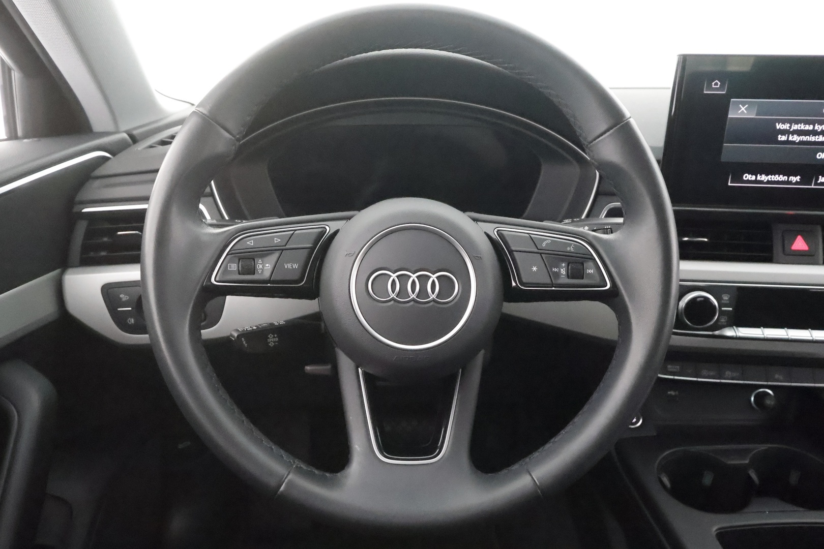 AUDI A4 2023
