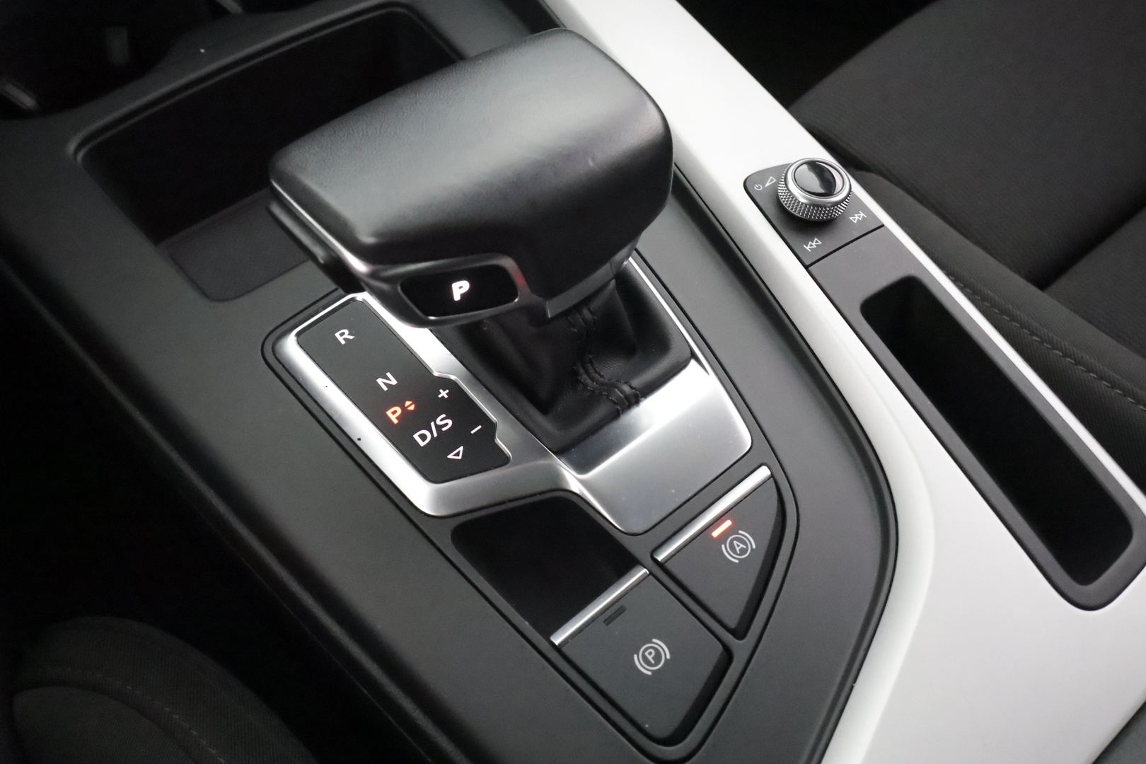 AUDI A4 2023