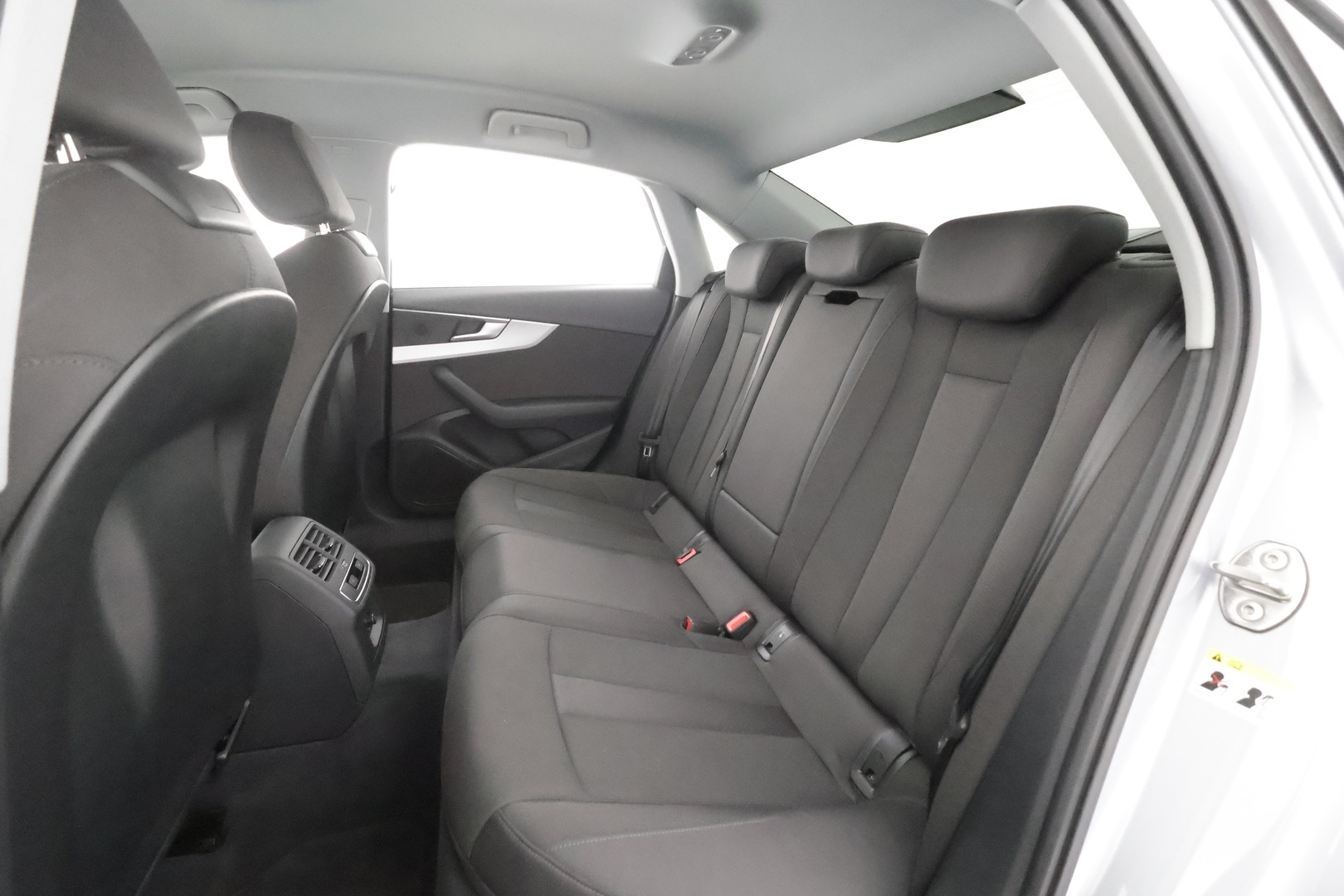 AUDI A4 2023