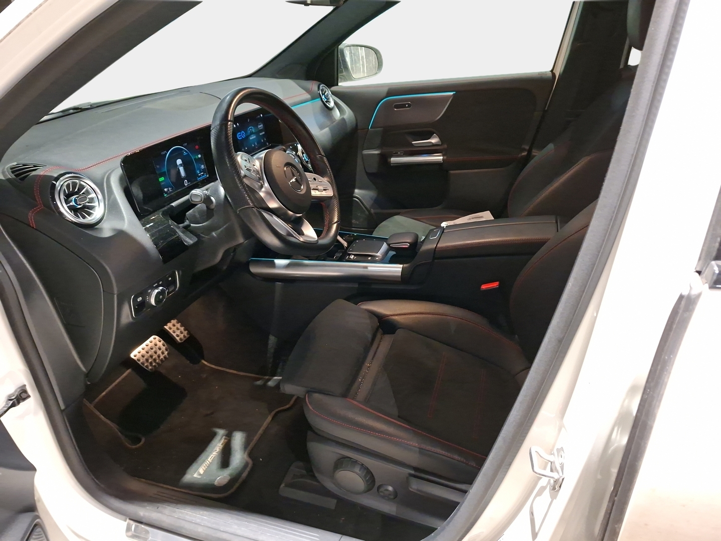 MERCEDES-BENZ EQA 2022