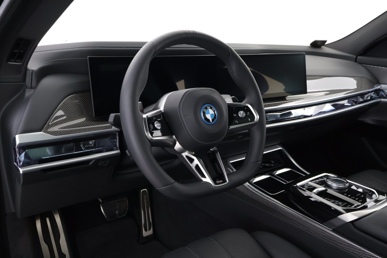 BMW 750 2023