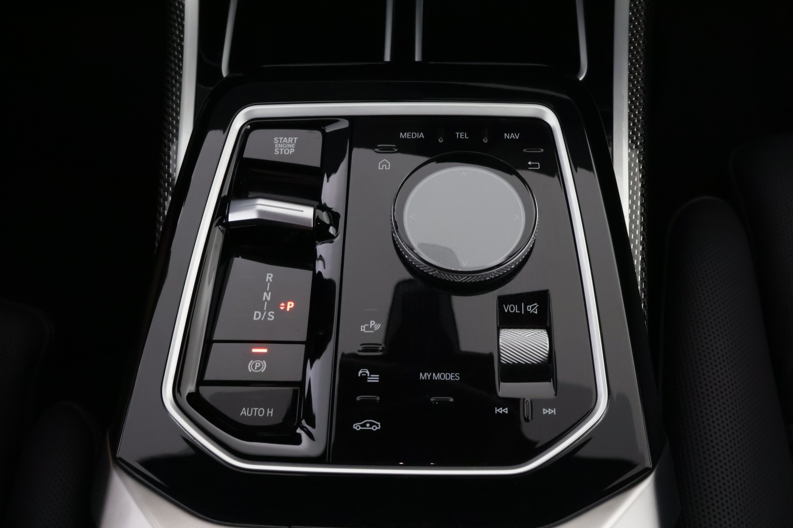BMW 750 2023