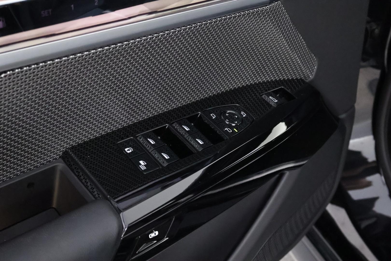 BMW 750 2023