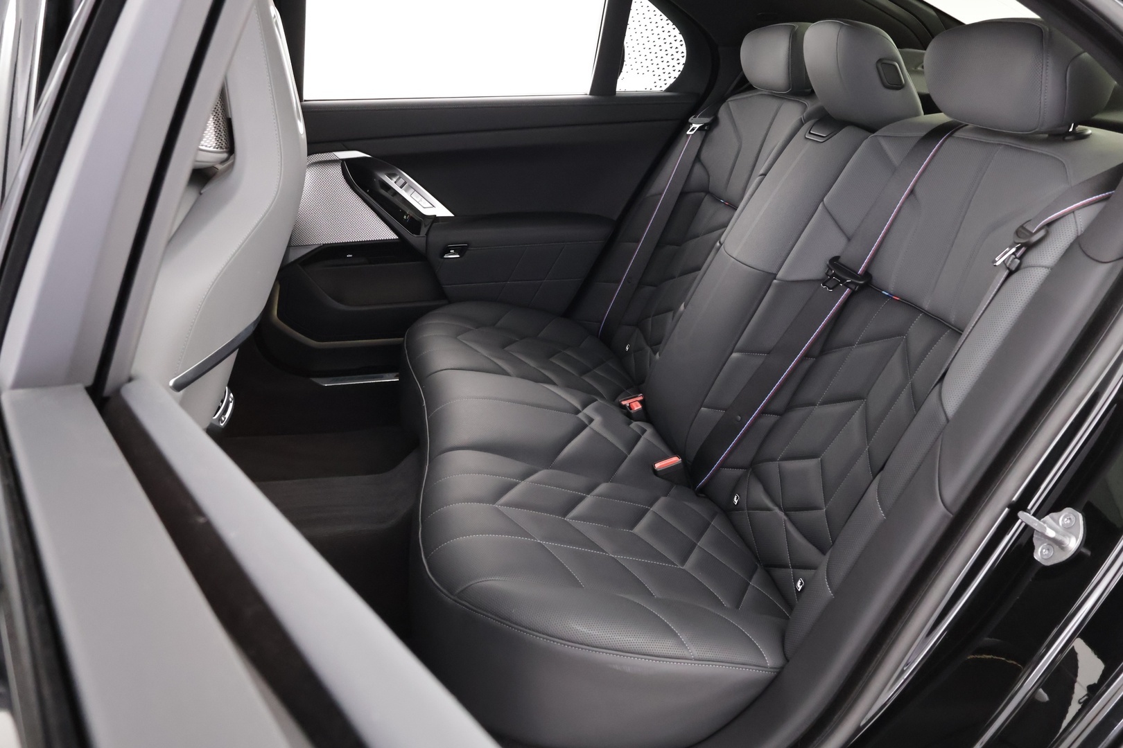 BMW 750 2023