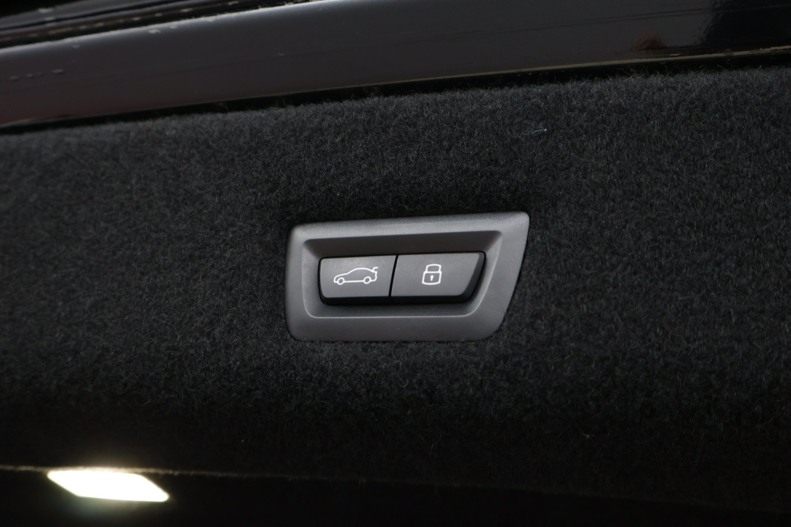 BMW 750 2023