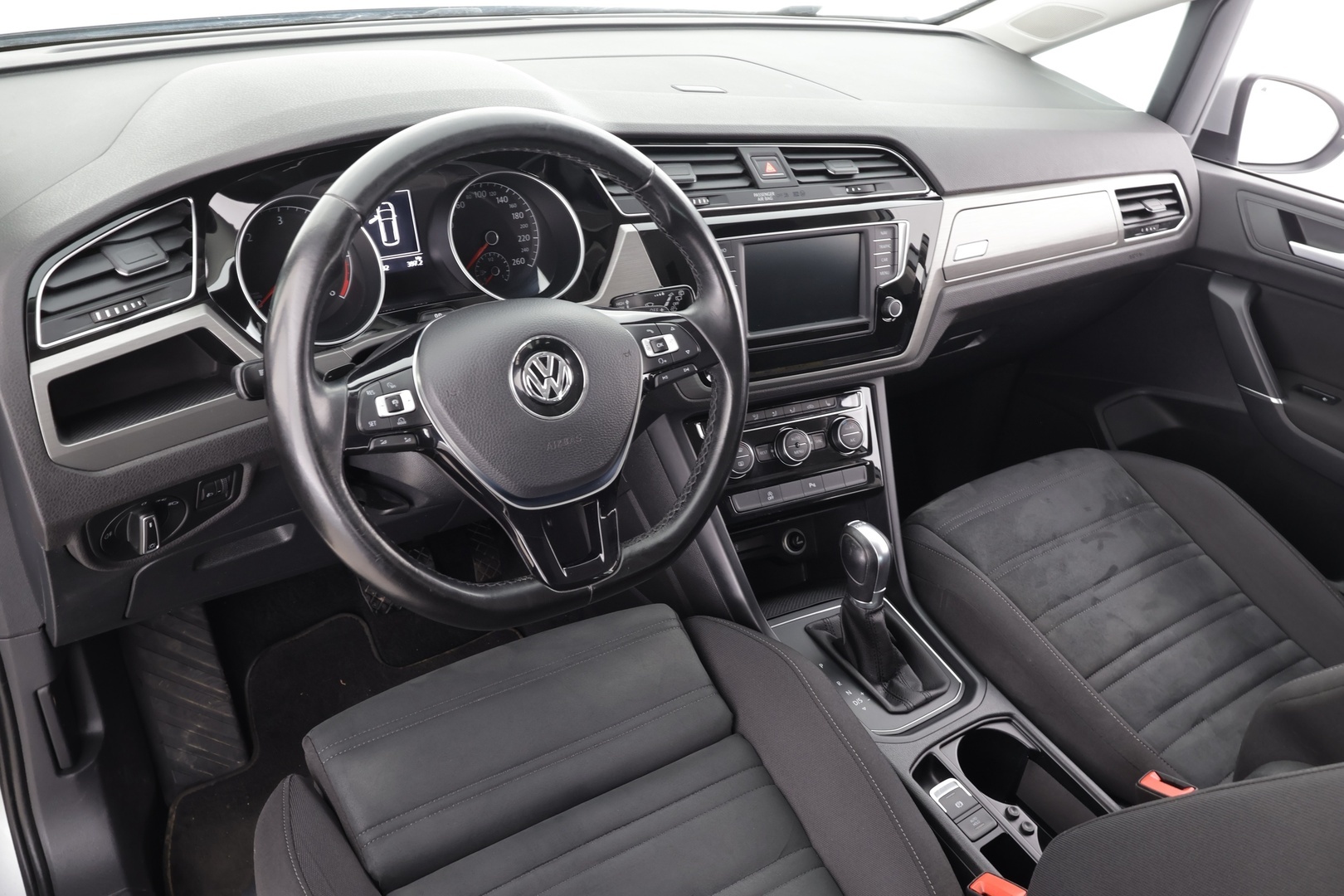 VOLKSWAGEN Touran 2017