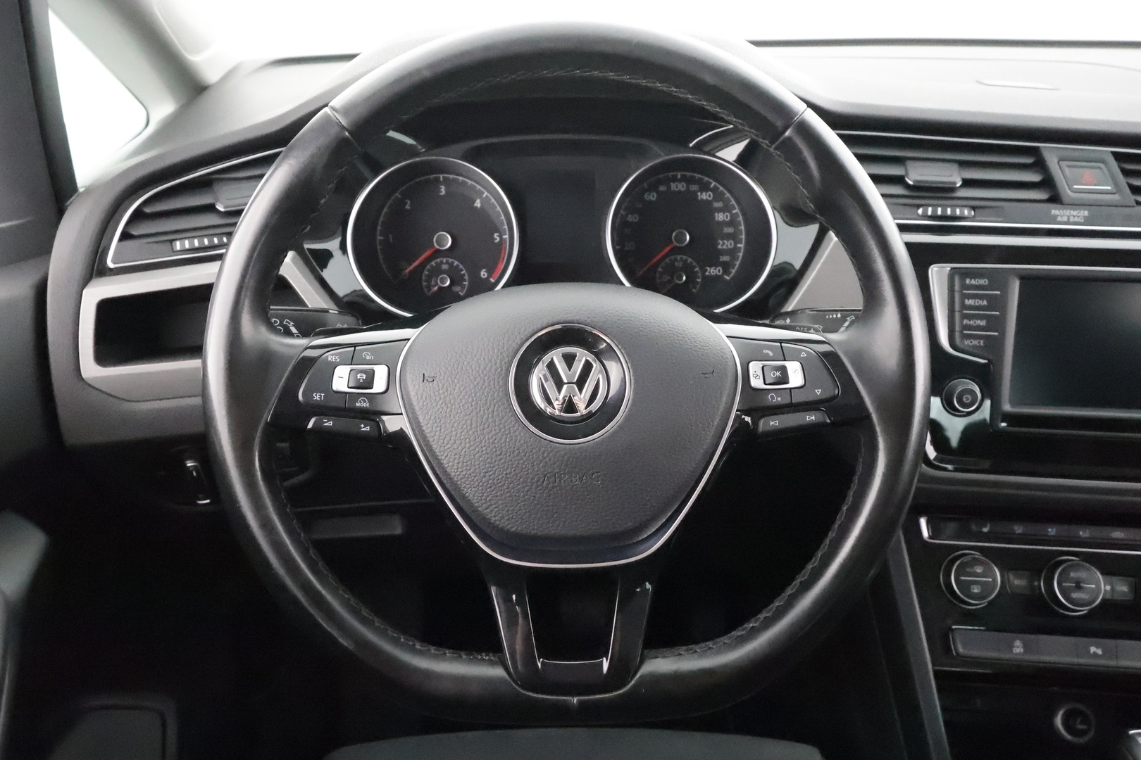 VOLKSWAGEN Touran 2017
