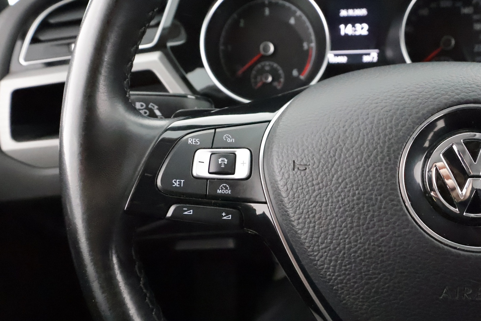 VOLKSWAGEN Touran 2017