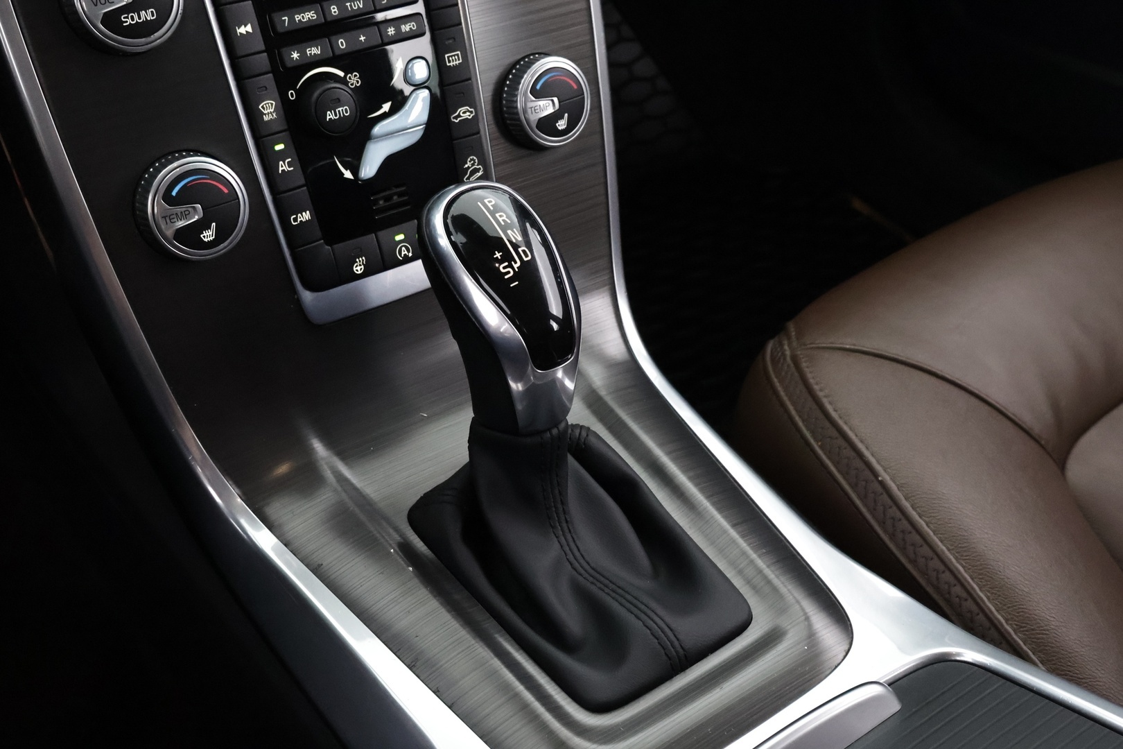 VOLVO XC70 2016