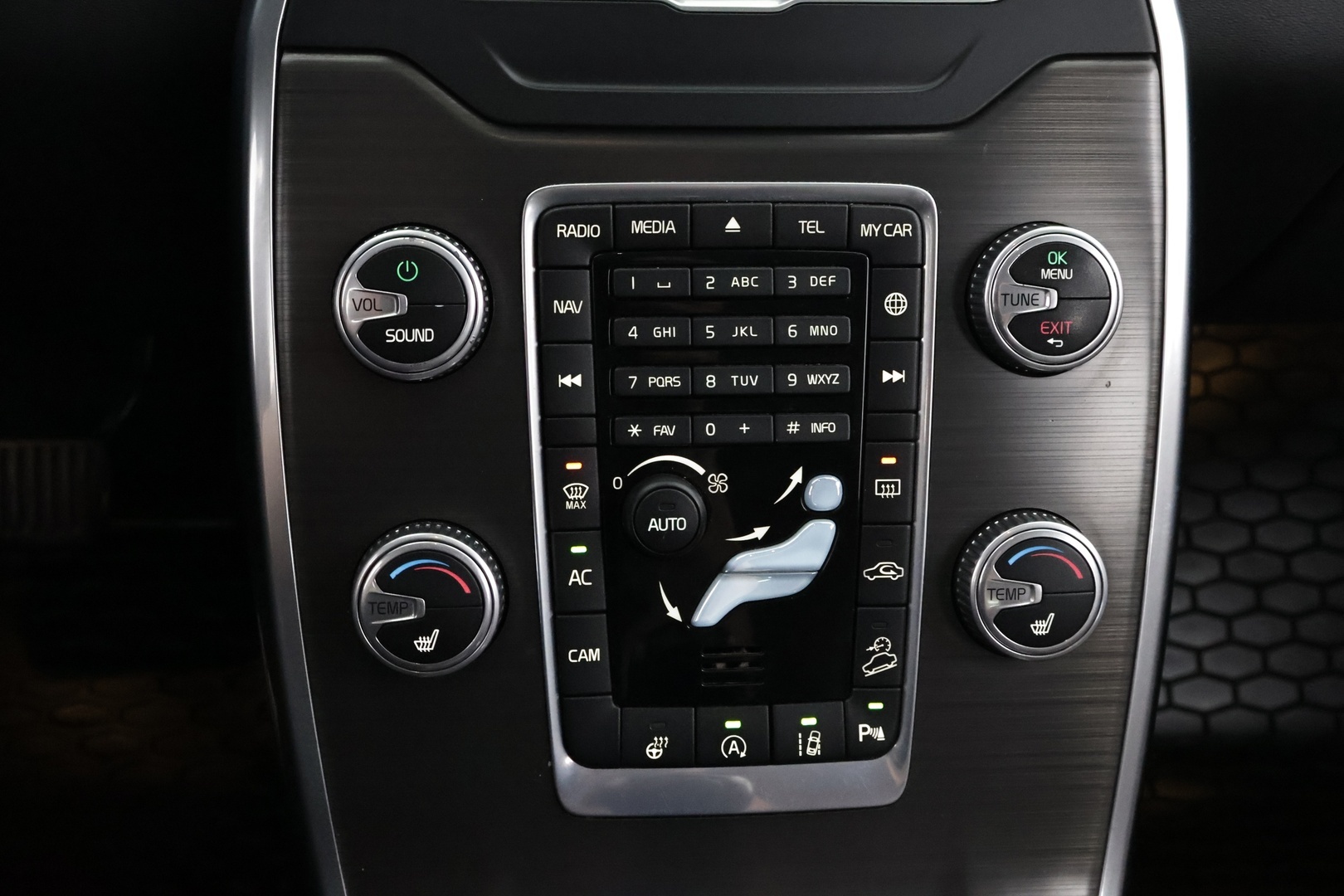 VOLVO XC70 2016