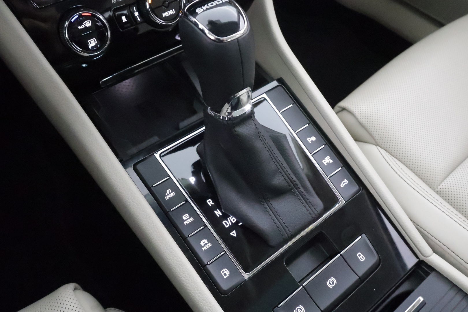 SKODA Superb 2023