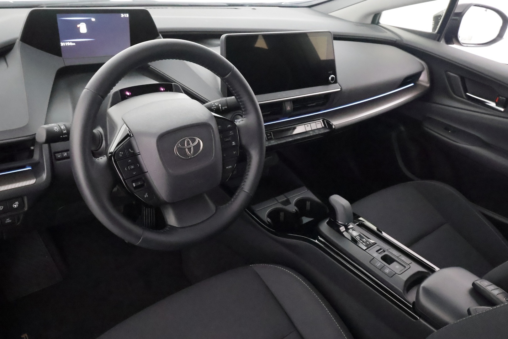 TOYOTA Prius Plug-in 2024