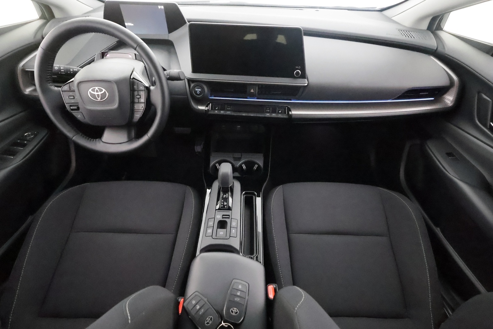 TOYOTA Prius Plug-in 2024