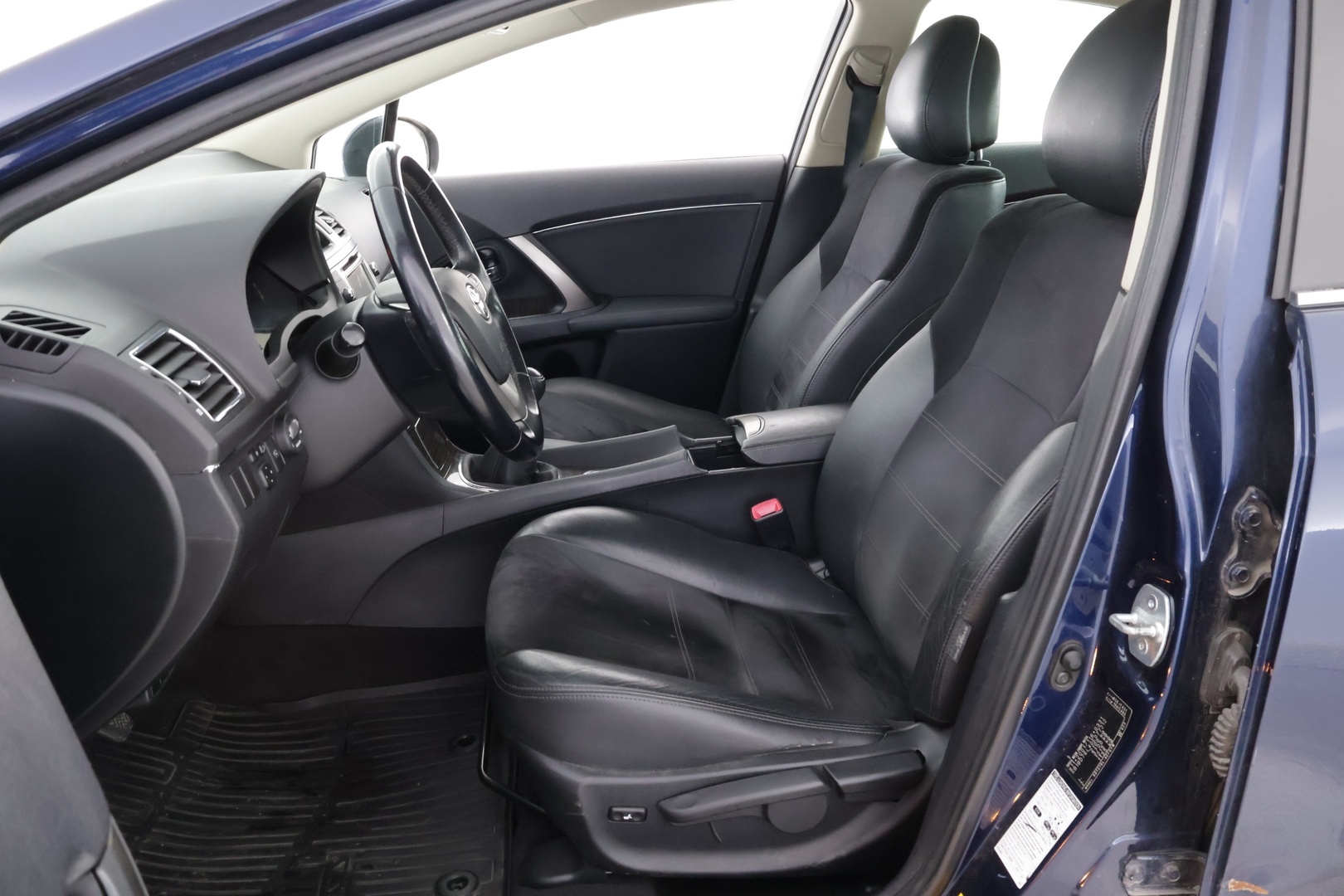 TOYOTA Avensis 2012