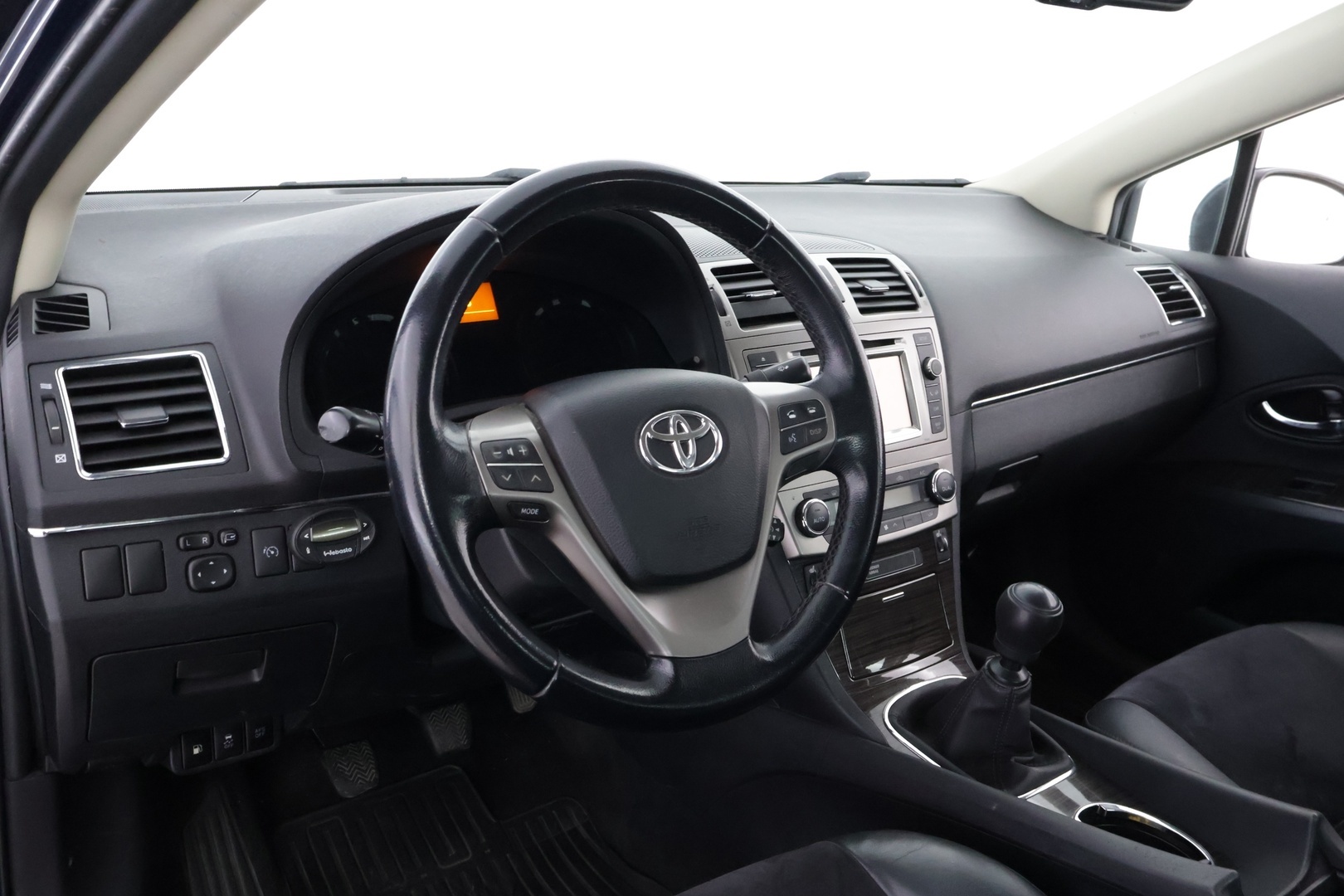 TOYOTA Avensis 2012